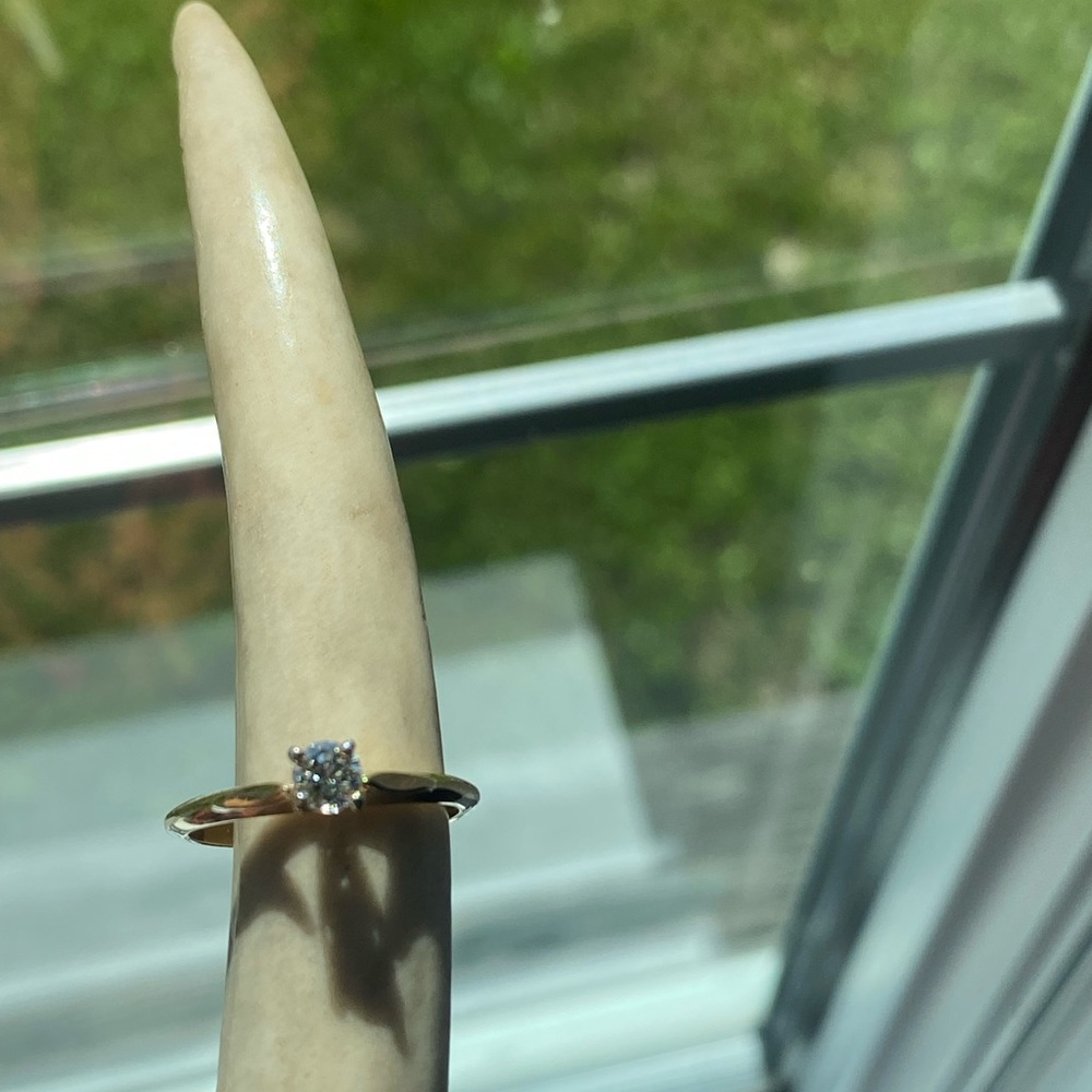 - Stunning 14k gold solitary diamond ring -vintage-